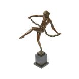 Escuela europea, fles. del s.XX. Dancer with roses. Escultura en bronce patinado según Pierre Le
