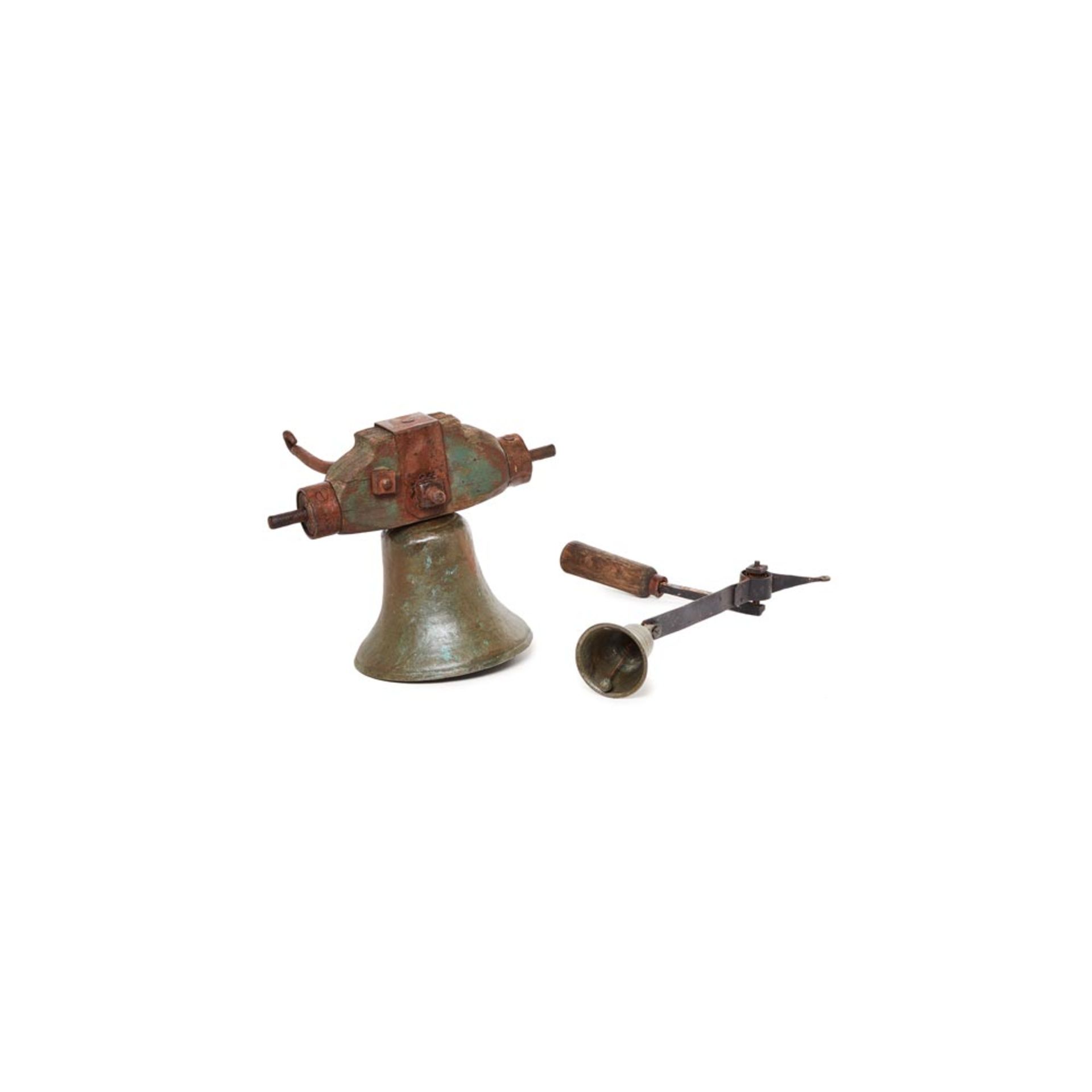 Lote de dos campanas en bronce con soporte en madera y hierro, s.XIX. Longs.: 24 y 34 cm. Presenta