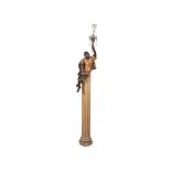 Torchero veneciano sujetando luces sobre columna estriada en madera tallada y policromada,