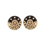 Pendientes en oro con cuenta circular de ónix de 2,4 cm., esmalte negro y diamantes talla brillante.