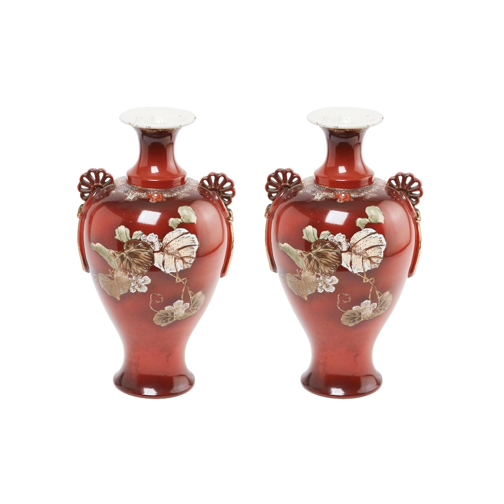 Pareja de jarrones en cerámica japonesa Satsuma con decoración floral, primera mitad del s.XX. 30,