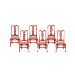 Juego de seis sillas inglesas estilo Giles Grendey en madera tallada, lacada en rojo y dorada con