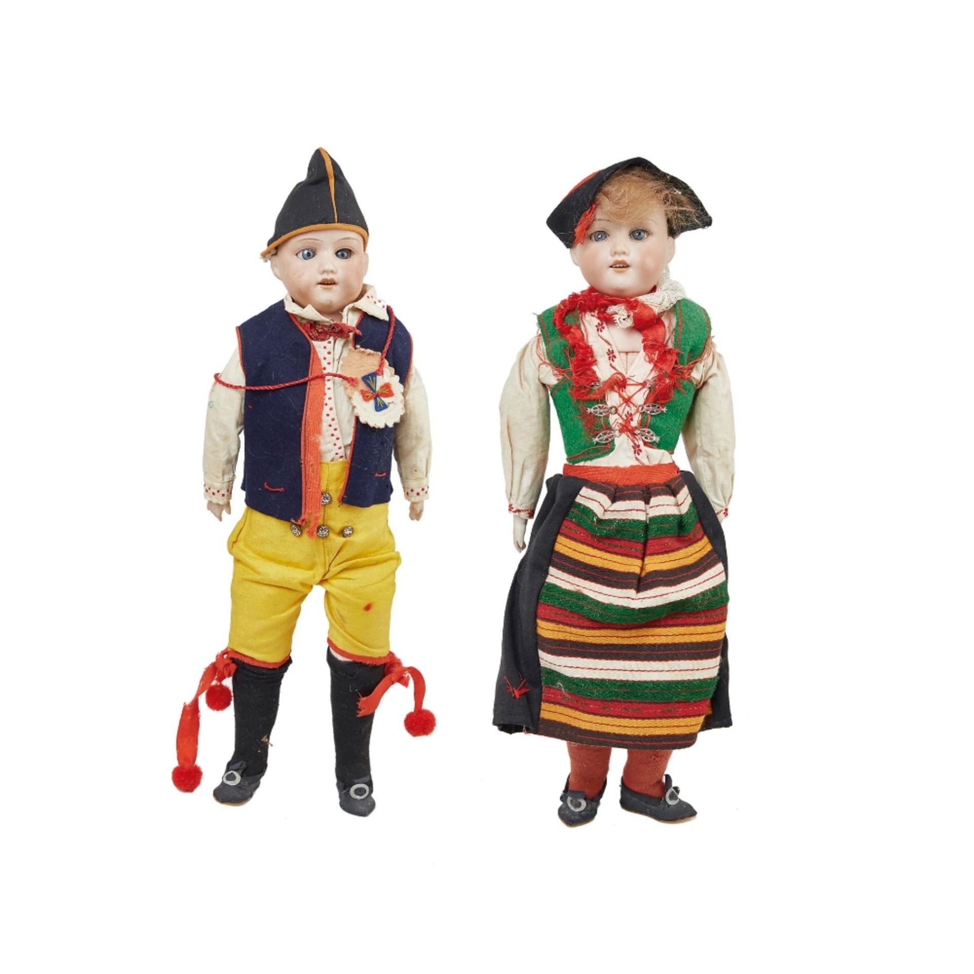 Pareja de muñecos alemanes Armand Marseille con cabeza y manos en biscuit y cuerpo de trapo,