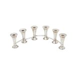 Candelabro retráctil de seis luces en plata española punzonada Cañellas con decoración de líneas