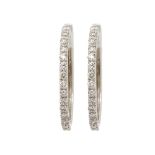 Pendientes criolla en oro blanco con diamantes talla brillante engastados en garras. Peso diamantes: