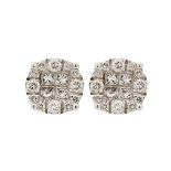 Pendientes en oro blanco con diamantes tallas princesa y brillante. Peso diamantes: 0,60 ct.