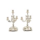 Pareja de candelabros de cuatro luces en plata española punzonada Rovira con decoración vegetal