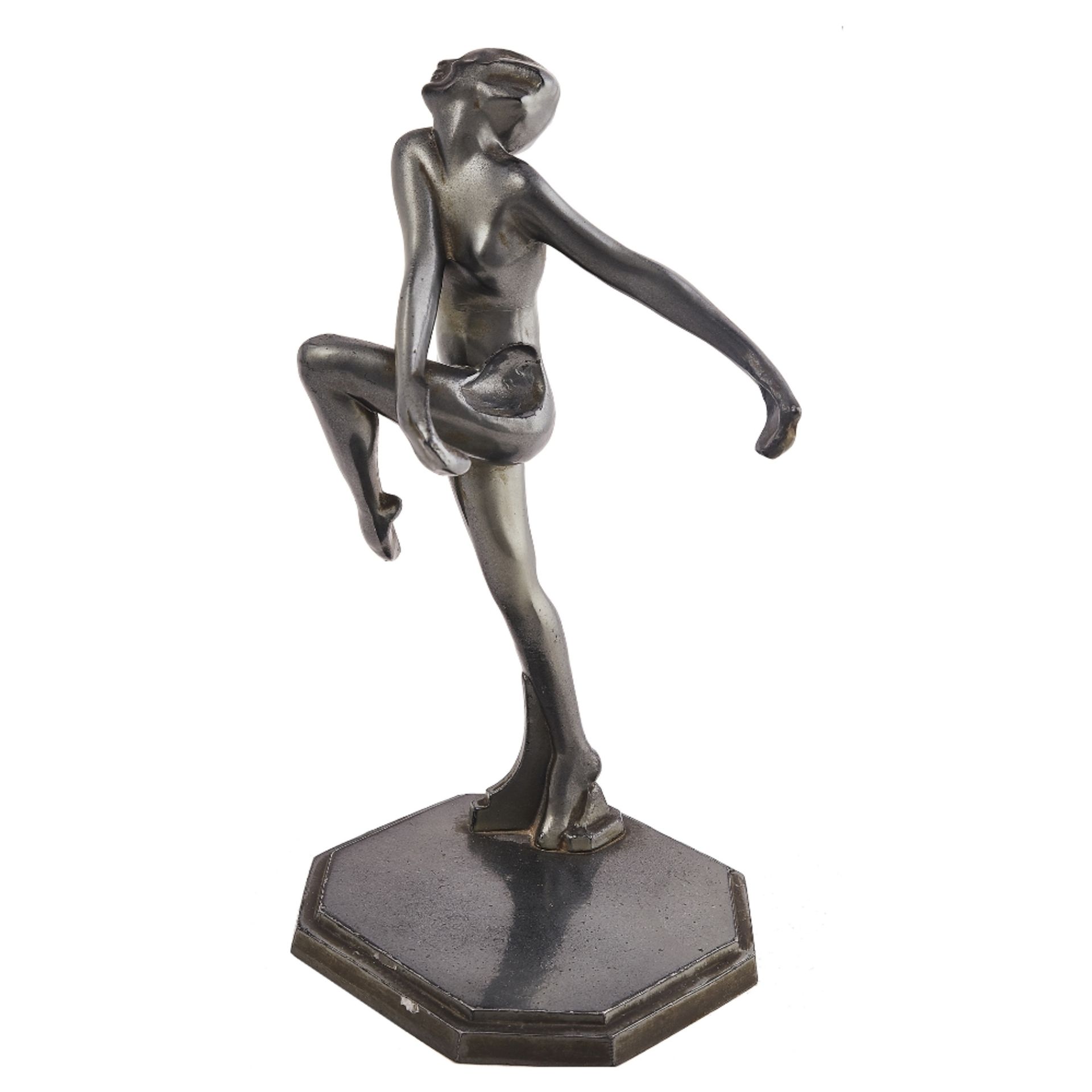 Desnudo femenino. Cenicero Art Deco en metal patinado, 1927.