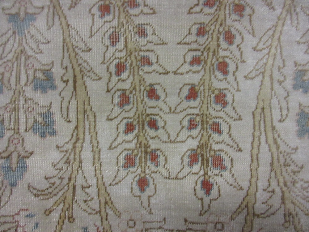 Small modern Turkish silk vase rug woven in pale shades (slight wear) CONDITION REPORT - Image 7 of 13