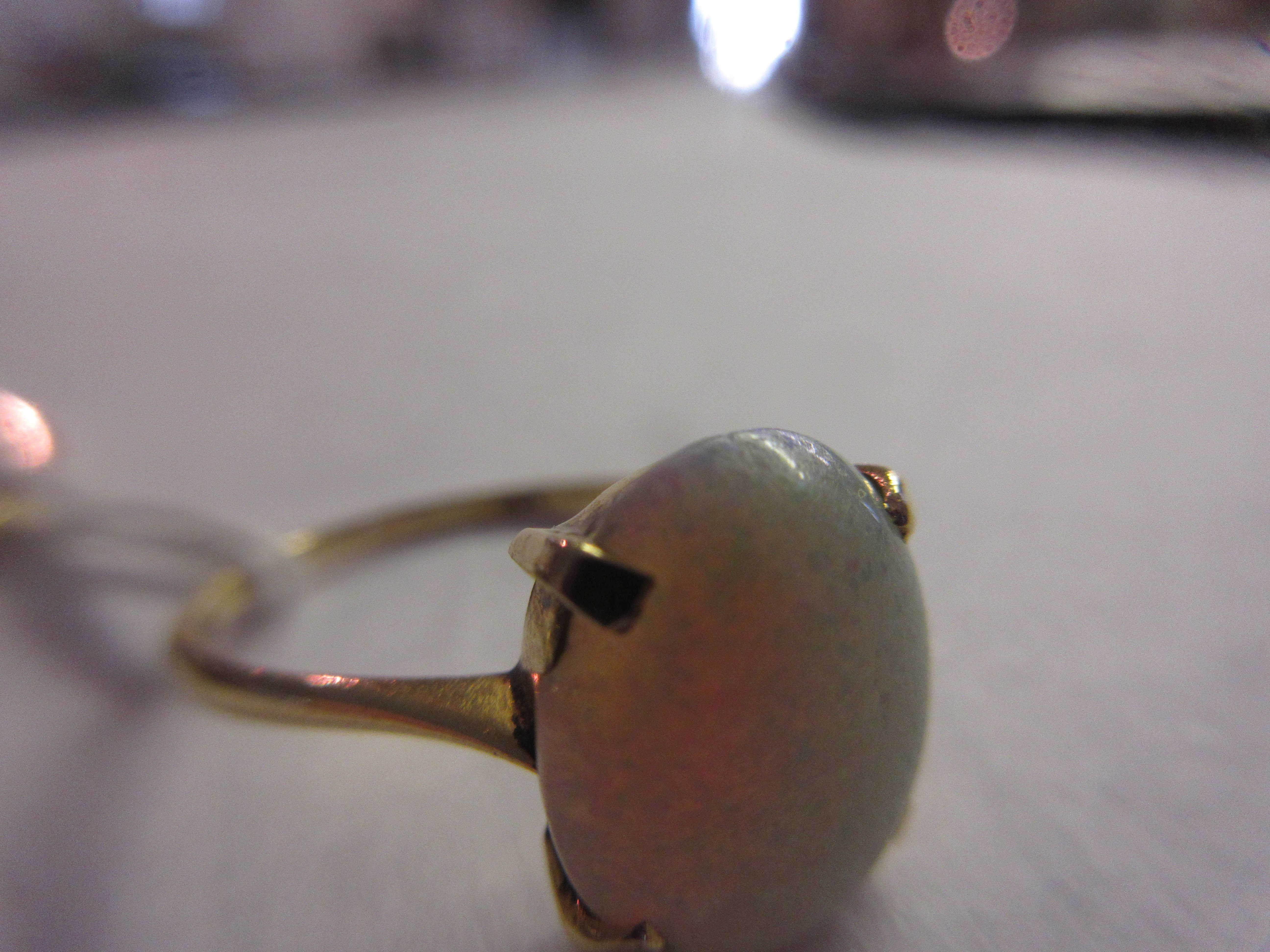 18ct Yellow gold opal set ring (chip to opal), - Image 2 of 2