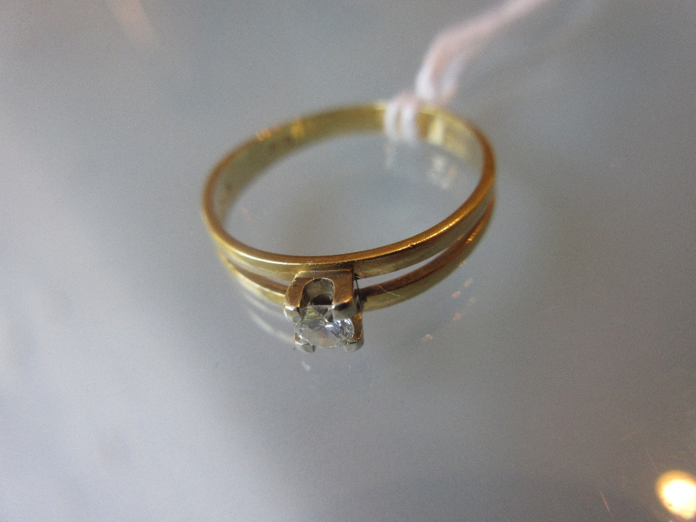 Small 18ct gold solitaire diamond ring CONDITION REPORT 1.