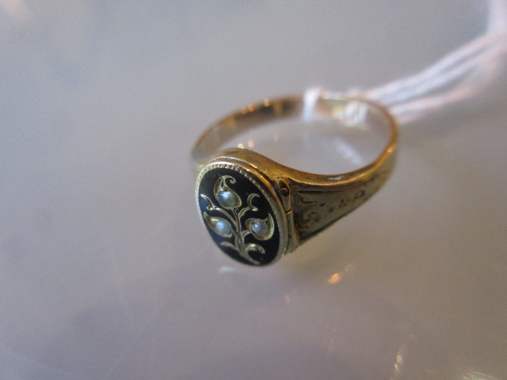 Small 19th Century gold memorial ring,