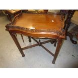 20th Century mahogany Chippendale style shaped occasional table having pierced galleried top with