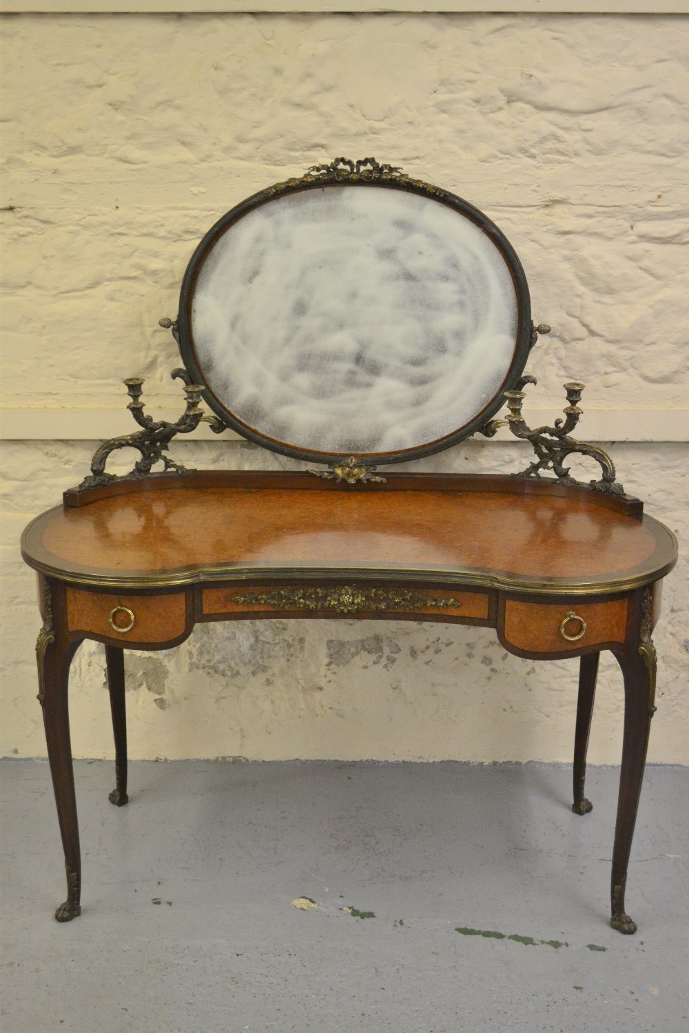 Early 20th Century French amboyna and ormolu mounted kidney shaped dressing table,