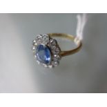 18ct Yellow gold oval sapphire and diamond cluster ring