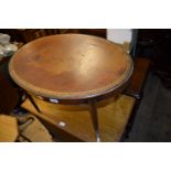 Edwardian mahogany and line inlaid oval occasional table with leather inset top, 28.75ins wide