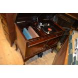1920's Mahogany gramophone by Resseldell, with a hinged cover raised on cabriole supports