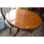 Victorian circular mahogany tilt-top circular centre table on tripod support