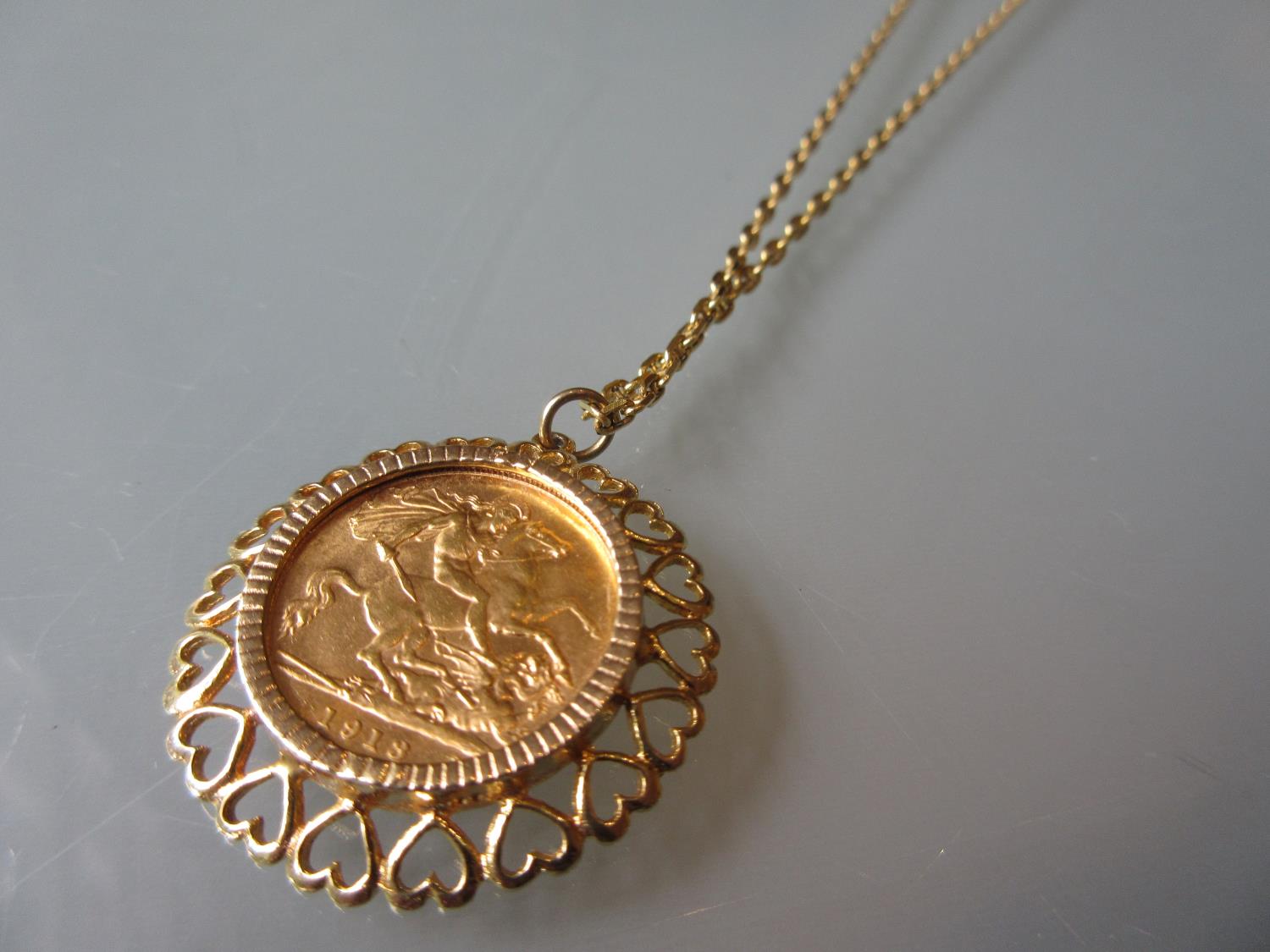 1913 Half sovereign in a 9ct gold mount with chain