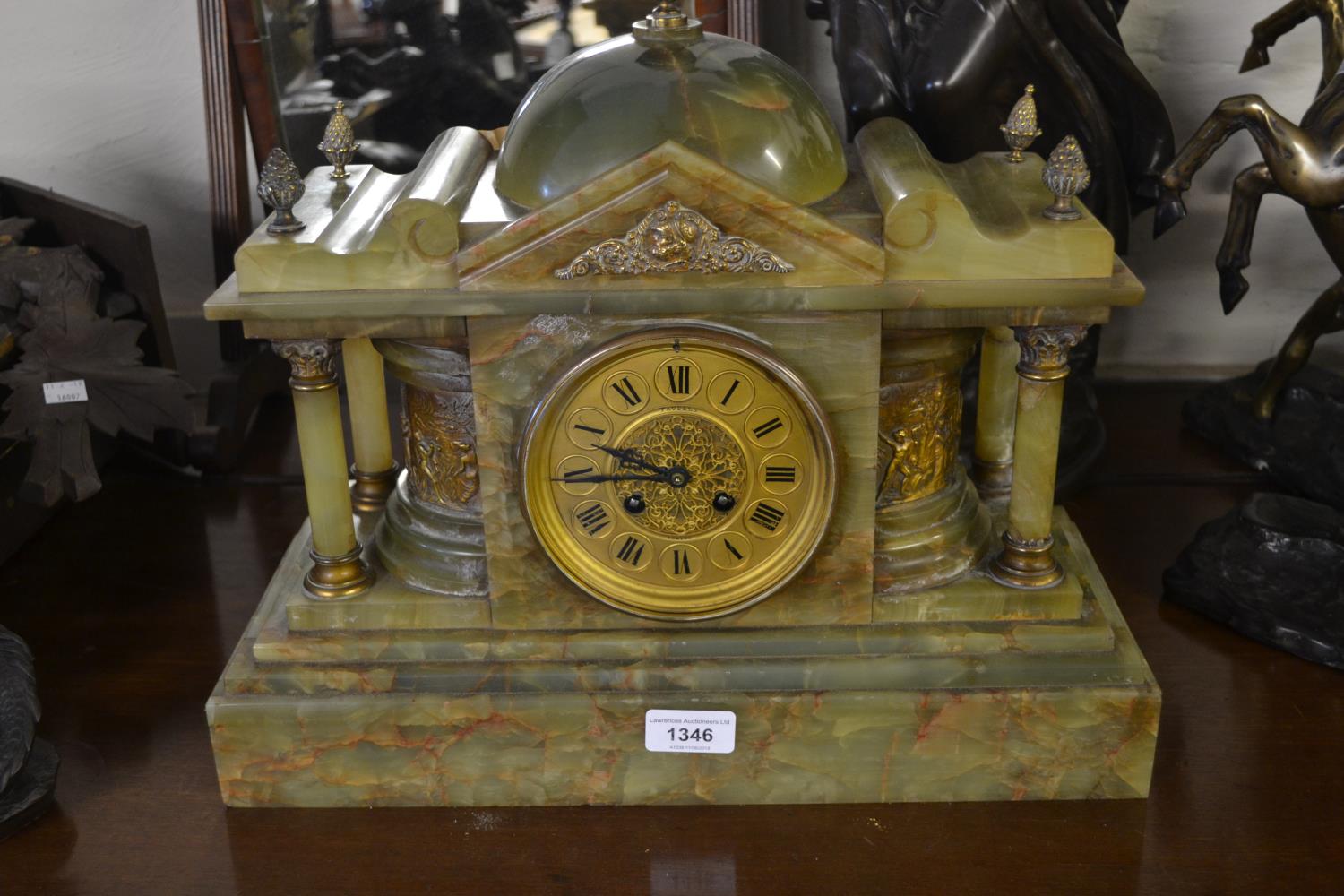 Late Victorian green onyx clock garniture with gilt metal mounts, the gilded dial with Roman