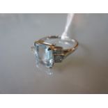 18ct White gold ring set aquamarine with baguette cut diamond shoulders