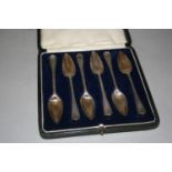 Cased set of six silver grapefruit spoons and a dish