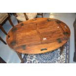 George III mahogany butlers tray / table, the drop sides with original brass hinges enclosing a four