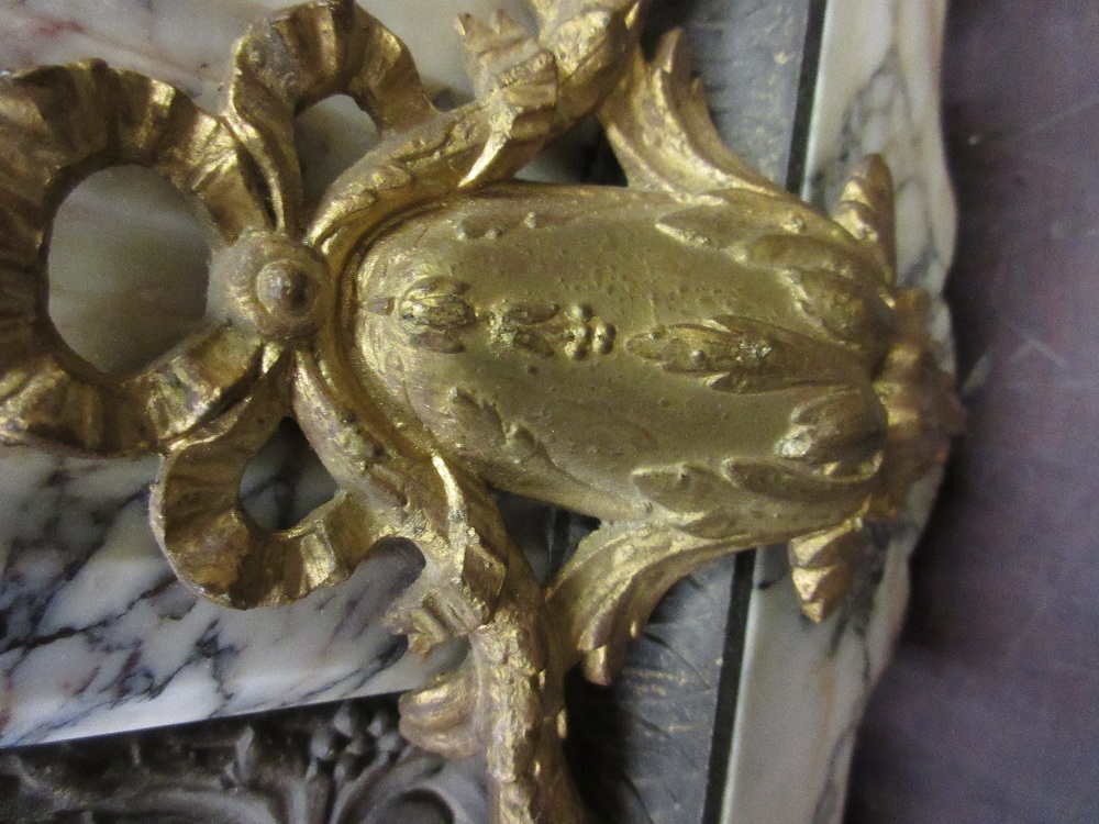Late 19th / early 20th Century French mantel clock mounted with marble gilt metal and patinated - Image 3 of 5
