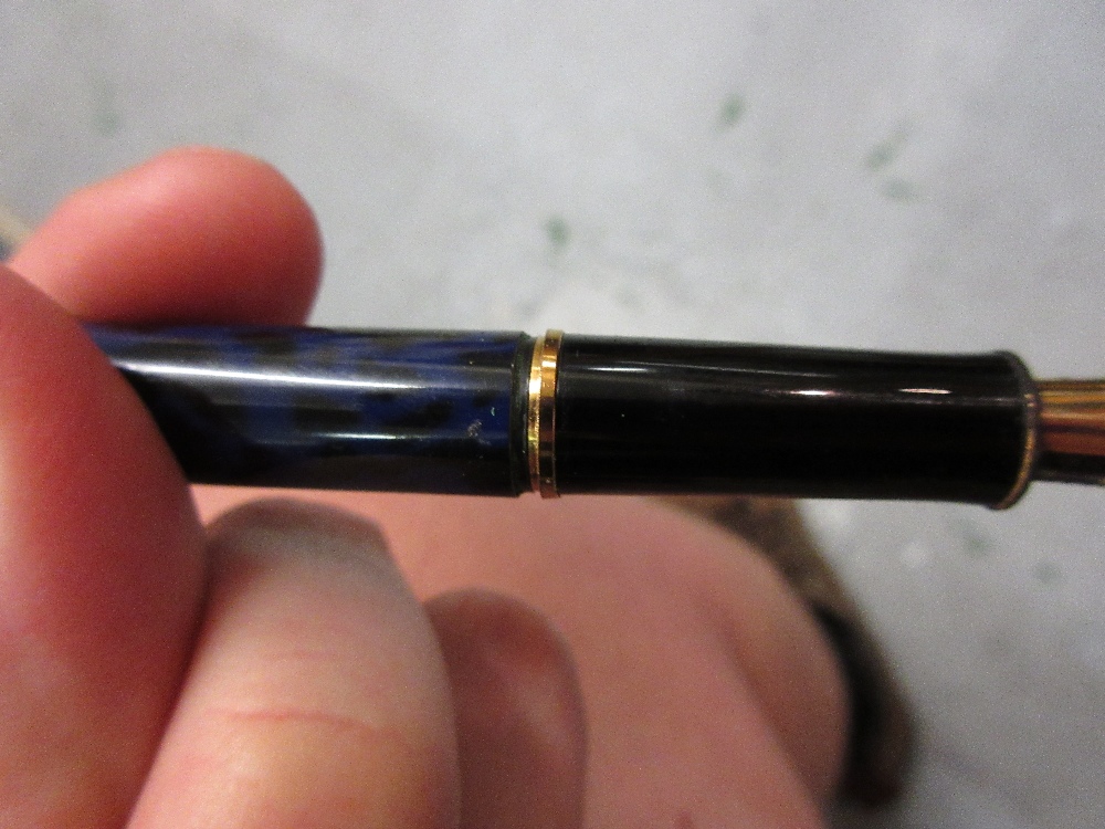 Waterman fountain pen with an 18ct gold nib together with a Parker pen stand and a quantity of other - Image 12 of 19