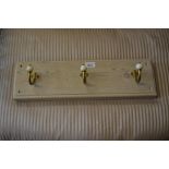 Heavy pine backed wall mounting coat hook rack with gilt brass and ceramic hooks, 20ins long