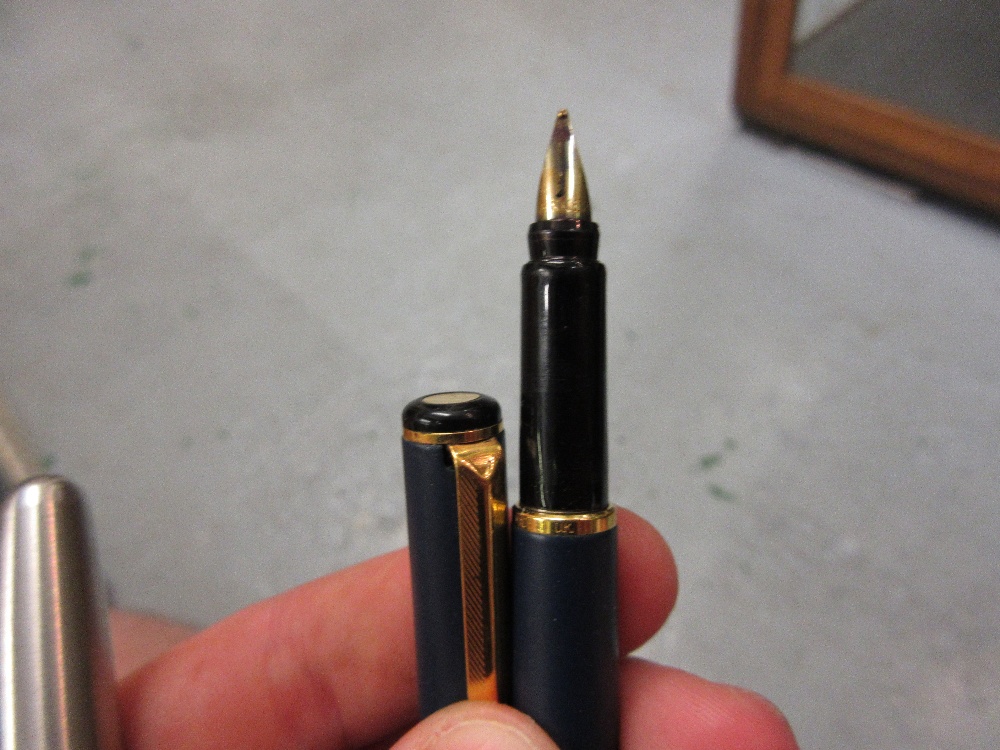 Waterman fountain pen with an 18ct gold nib together with a Parker pen stand and a quantity of other - Image 14 of 19