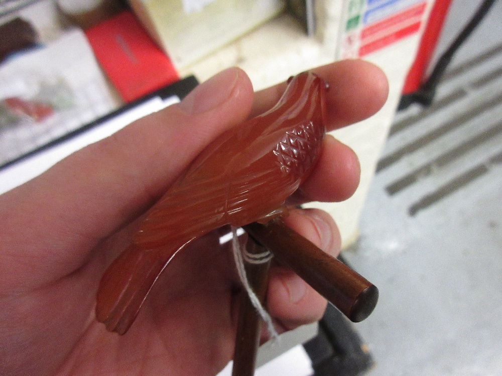 Carved hardstone figure of a bird on a wooden perch, three similar figures of fish - Image 6 of 11