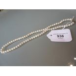 Uniform cultured pearl necklace with a 9ct gold clasp