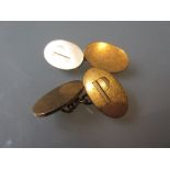 Pair of 9ct gold cufflinks, the oval heads engraved with the initial ' P ' 11g