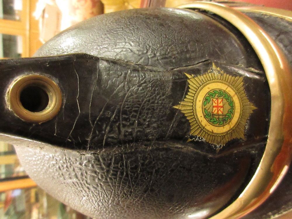 Early 20th Century James Hendry patent leather fireman's helmet with transfer printed badge - Image 6 of 11