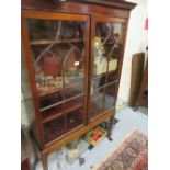 Late Georgian mahogany bookcase top on a later stand, with a moulded dentil cornice above two