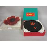 Set of five lacquer plates by Kenzo, Paris, together with a modern Art Glass flower head dish