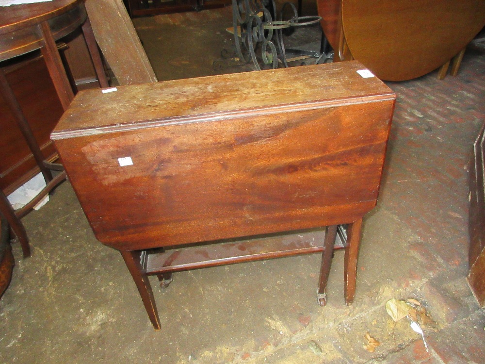 Edwardian mahogany Sutherland table on square tapering supports with brass and ceramic castors