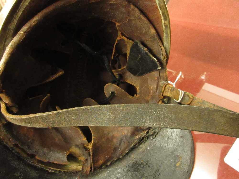 Early 20th Century James Hendry patent leather fireman's helmet with transfer printed badge - Image 7 of 11