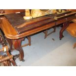 Good quality Victorian mahogany pull-out extending dining table with two extra leaves raised on