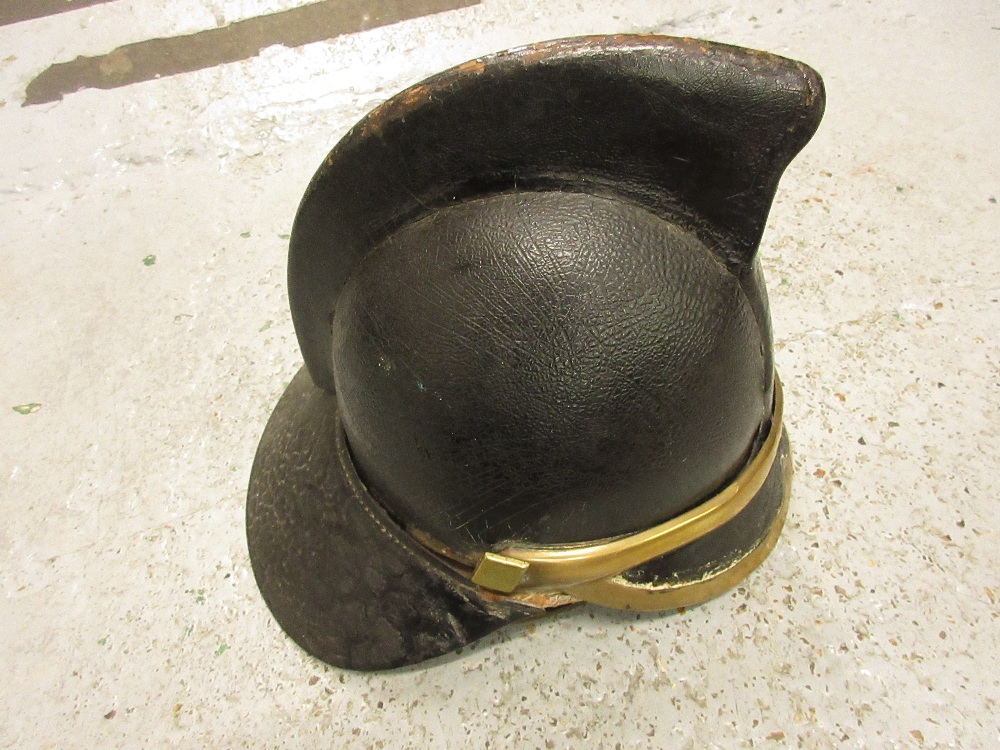 Early 20th Century James Hendry patent leather fireman's helmet with transfer printed badge - Image 5 of 11
