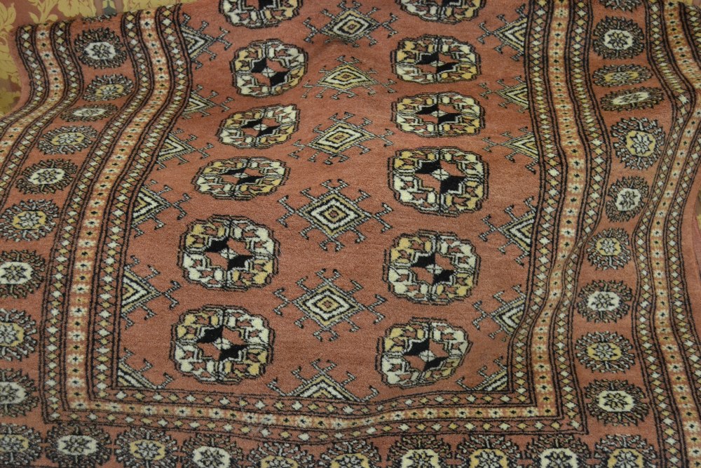 Persian style carpet having lines of gols with multiple borders and two smaller similar machine - Image 3 of 3