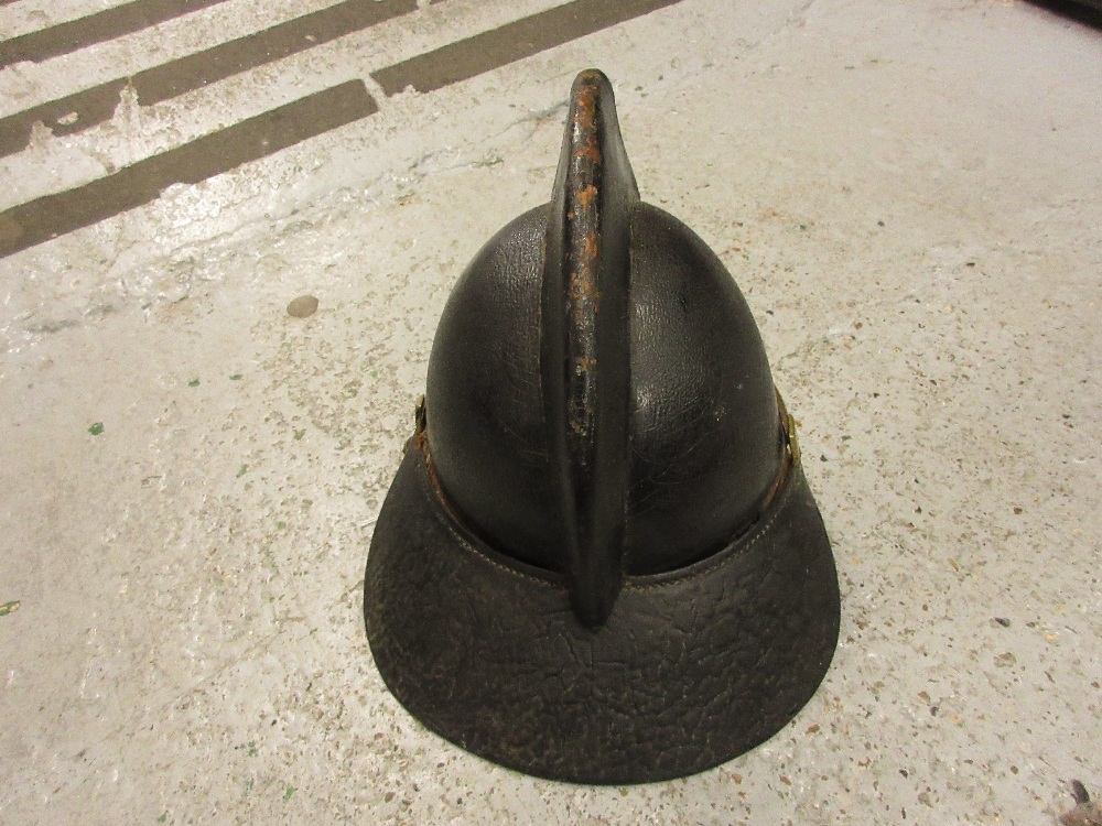 Early 20th Century James Hendry patent leather fireman's helmet with transfer printed badge - Image 4 of 11