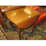 Small George III oval mahogany drop-leaf Pembroke table on square tapering supports