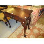 Early George III mahogany fold-over tea table, the shaped top above a single frieze drawer on