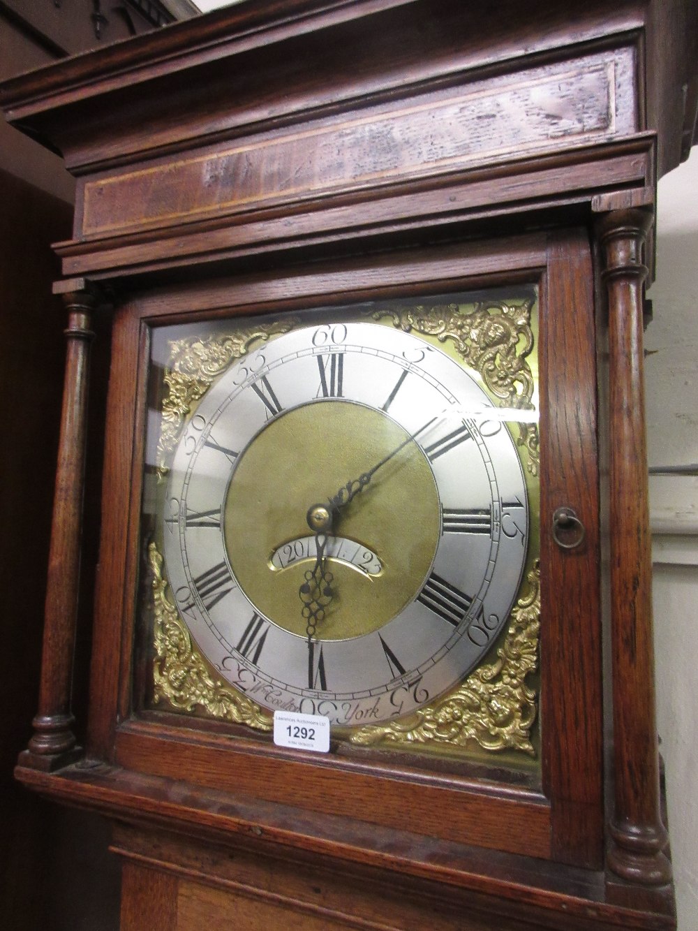 18th Century oak longcase clock, the square hood with flanking pilasters above a star inlaid - Image 4 of 6
