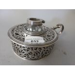 Good quality Victorian circular silver chamber type inkwell with pierced decoration (minus cover),