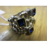 20th Century 18ct white gold blue stone set ring of circular stylised form