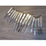 Collection of fifteen various small mother of pearl and silver bladed fruit knives, mainly 19th