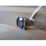 18ct White gold ring set sapphire with diamond set shoulders Size J. Dimensions of the sapphire